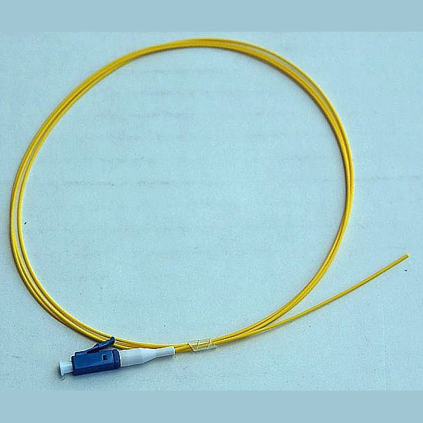 LC/UPC halogen-free pigtail singlemode 9/125 mikrona dužine 2m, UPC (Ultra Physical Contact), fabrički napravljen i testiran