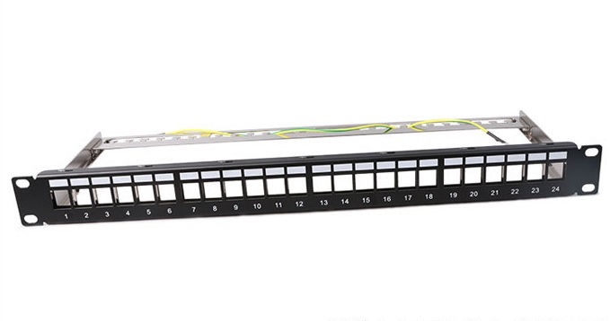 Patch panel modularni za DIN šinu / nazidni / 1U-10" – industrijski metalni Fully Shielded sa 12 slotova za UTP / STP module, sa 12 vezica i DIN setom (SKP-12-DIN)