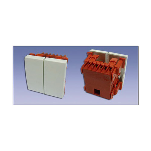 Upodna kutija plastična sa poklopcem i 1.5 slotom za 45x45mm module (3M) NLBHTD610S